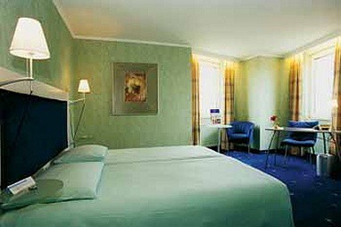 BEST WESTERN Plus Hotel Regence: Room