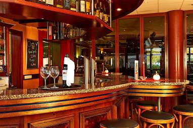 H+ Hotel Hannover: Bar/Salón