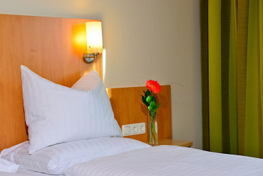 PLAZA INN Leonberg: Chambre