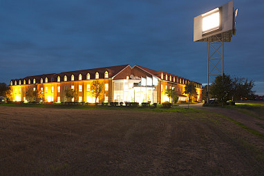 Courtyard by Marriott Magdeburg: Exterior View