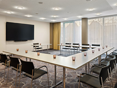 Leonardo Esslingen: Meeting Room