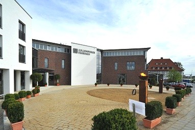 Zollenspieker Fährhaus: Exterior View