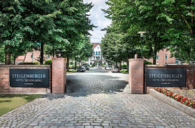 Steigenberger Hotel Treudelberg : Buitenaanzicht