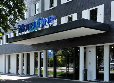 Motel One Hamburg-Airport: Außenansicht