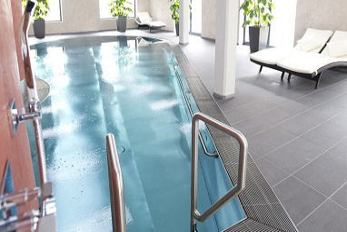 Hotel Freihof Prichsenstadt: Piscina