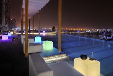 voco Dubai: Piscine