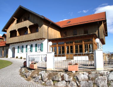 Hotel Auf der Gsteig GmbH: Außenansicht