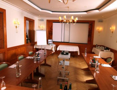 Hotel Auf der Gsteig GmbH: Salle de réunion