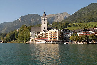 Romantik Hotel Im Weissen Rössl & Spa im See: Vista exterior