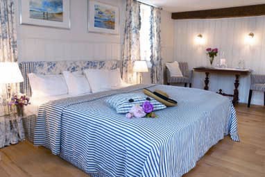 Romantik Hotel Zum Rosenhof: Habitación