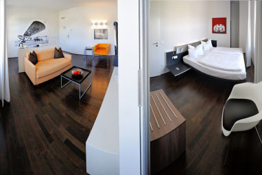 V8 HOTEL Motorworld Region Stuttgart: Kamer