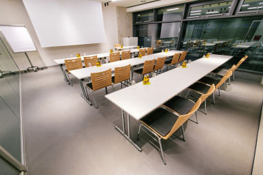 V8 HOTEL Motorworld Region Stuttgart: Meeting Room