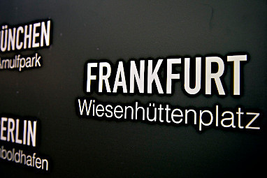 Design Offices Frankfurt Wiesenhüttenplatz: Salle de réunion
