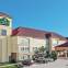 La Quinta Inn & Suites by Wyndham Mercedes Outlet Mall